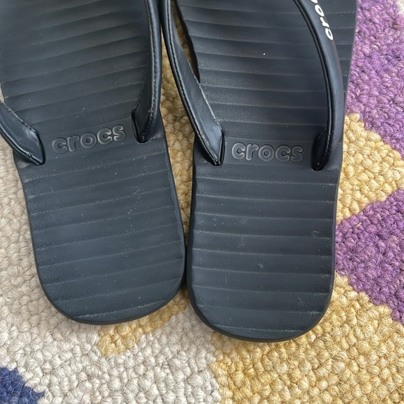 CROCS Women’s Size 10 Black Flip Flop Thong Sandals - Picture 4 of 7